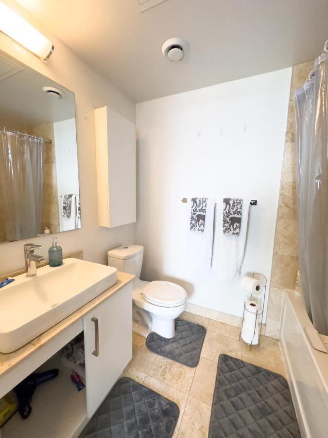 تورونتو Luxury 2 Bedrooms With Lakeview Cn Tower Entertainment District Rogers Centre المظهر الخارجي الصورة